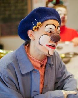 Photo d'un clown au laboratoire