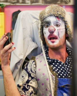 Photo d'un clown au laboratoire